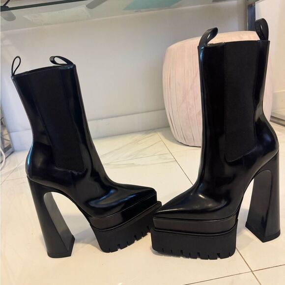 Brand new!! Versace - Aevitas Pointy leather platform ankle boots - Picture 15 of 16